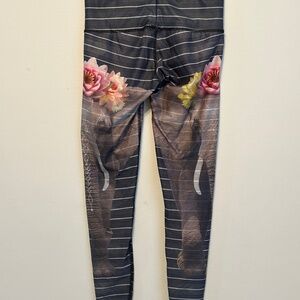 Teeki hot pant Love The Elephant Lotus